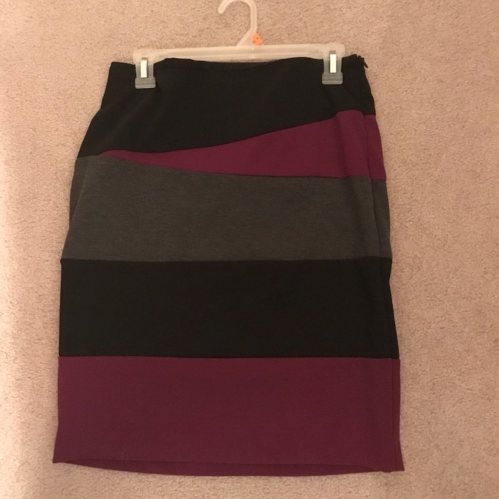 A midi skirt black-purple and grey